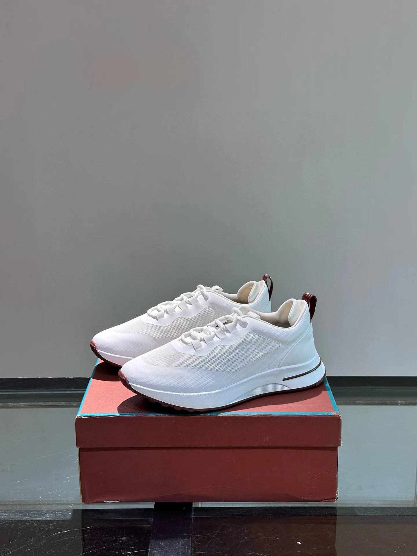 Factory price: 540💰Loro men's shoes💰iana niche Loro classic jogging shoes, men's lace-up casual shoes and sneakers, high-quality lightweight and comfortable fabrics, suitable for outdoor leisure, the color scheme is young and energetic, and it looks great with sportswear or casual suits! Size: 39-45 (38, 46 customized)